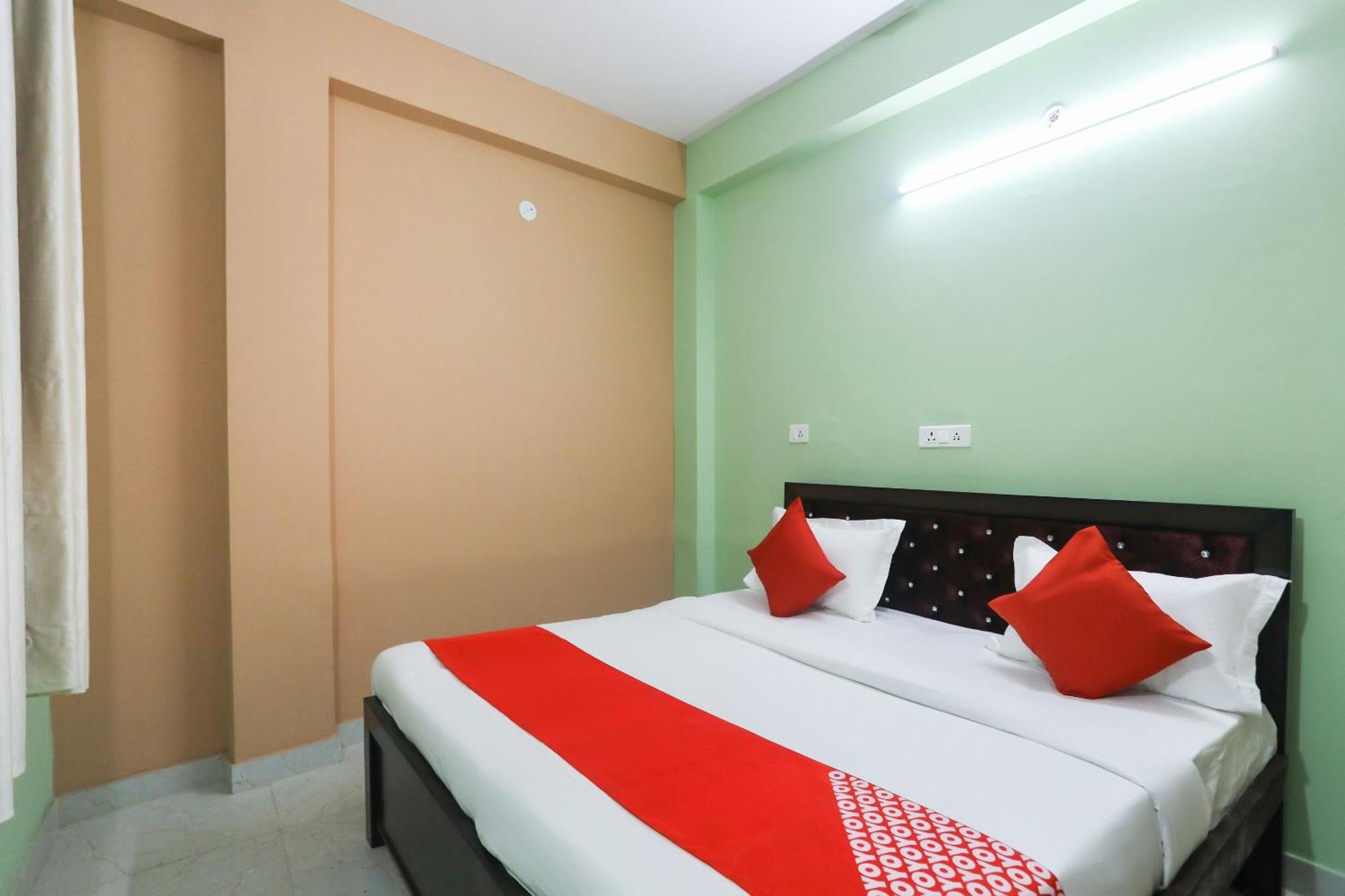 Hotel OYO 61635 Gdd Kuteer Noida Exterior foto